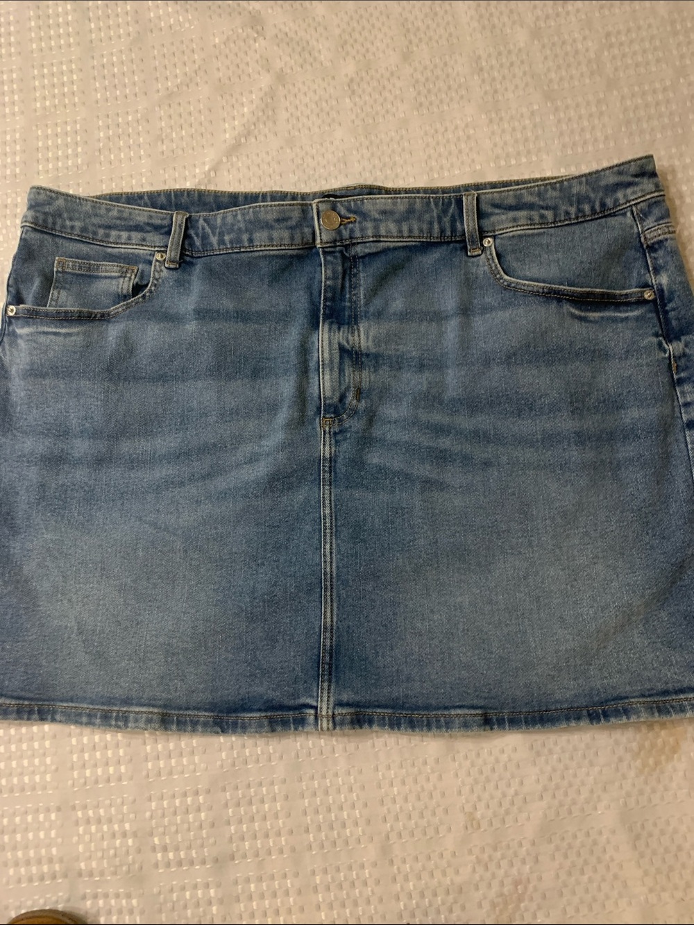 Joe Fresh Blue Denim mini skirt with 5 pocket design. Size 22W.New without tags.